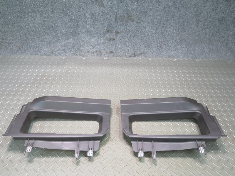 05-09 HUMMER H2 SUT REAR LEFT & RIGHT QUARTER GLASS WINDOW TRIM PANEL SET OF 2