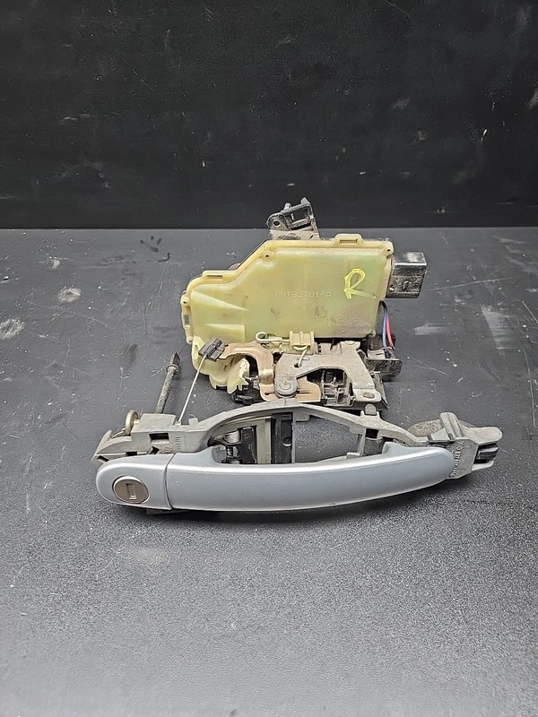 OEM Audi TT MK1 00-06 Right Front Door Lock Actuator Assembly 8N1 837 016 A