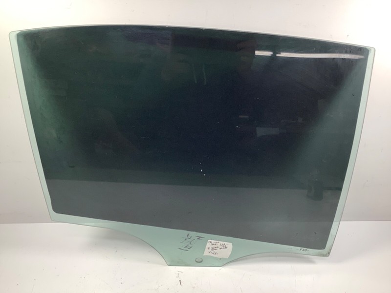 06-011 BMW 328 325 Right Rear Door Glass with Privacy Screen