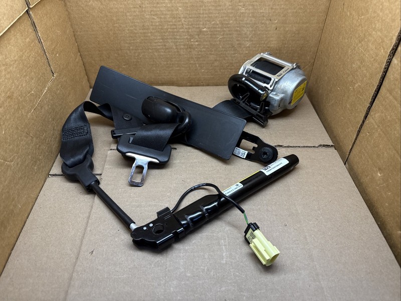 2015-2018 Jeep Renegade Front Right Passenger Side Seat Belt Seatbelt Retractor