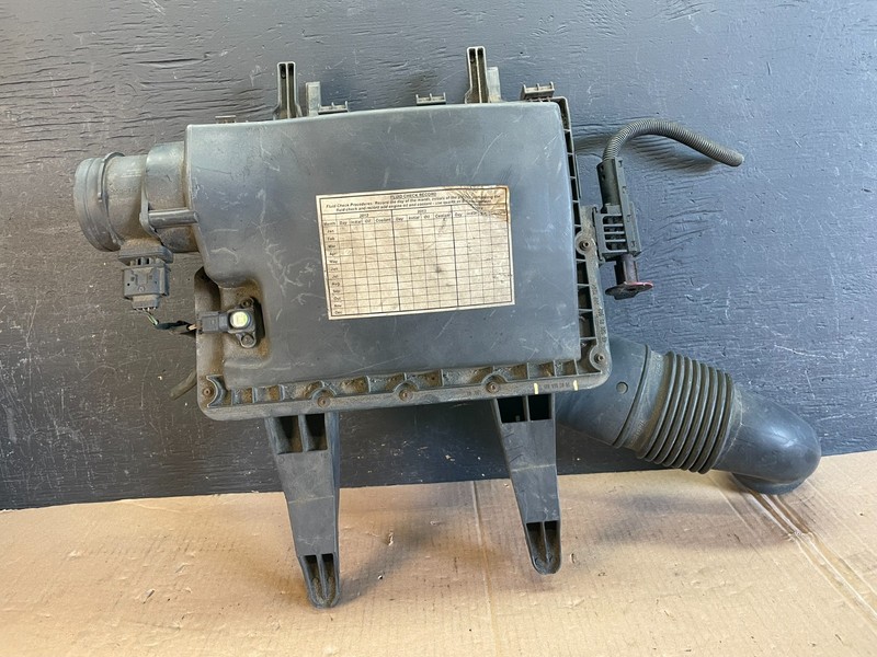 2010 to 2018 Mercedes-Benz Sprinter 2500 3.0L Air Cleaner Box OEM ad8600 DG