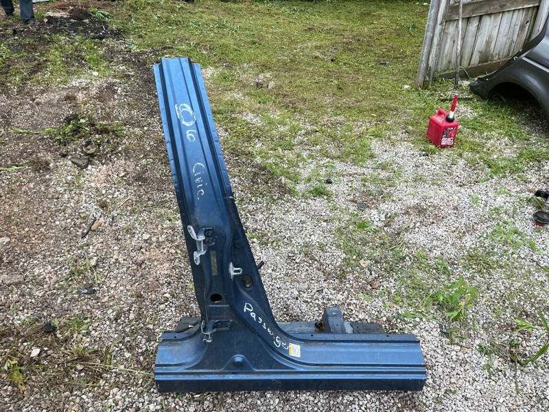 2007 Honda Civic Sedan RH Right Side Center Exterior B Pillar Frame Cut OEM