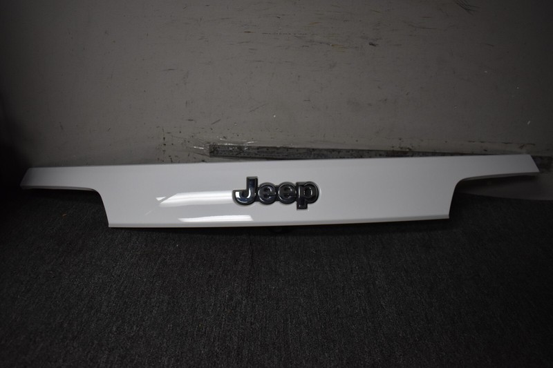 2014-2016 JEEP GRAND CHEROKEE REAR LIFTGATE APPLIQUE FACTORY OEM