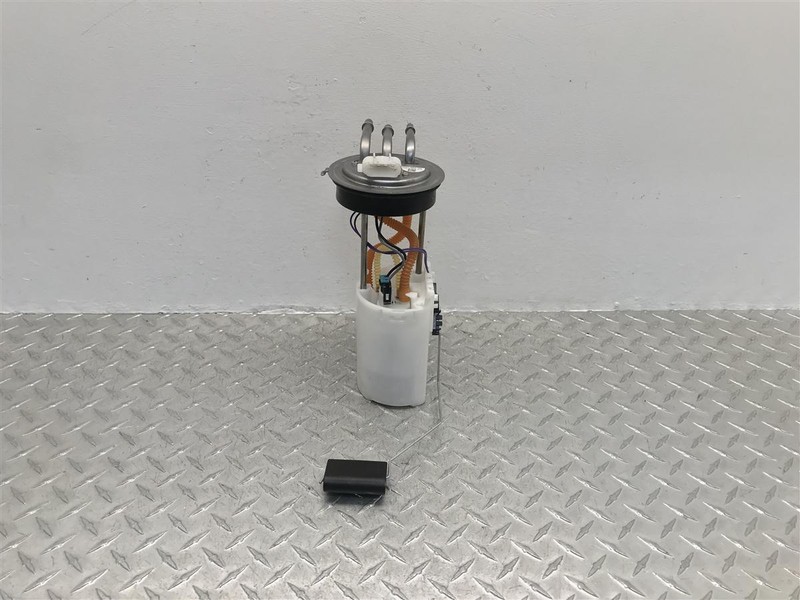 02 CHEVROLET AVALANCHE YUKON SUBURBAN 2500 FUEL PUMP OEM 323-01702
