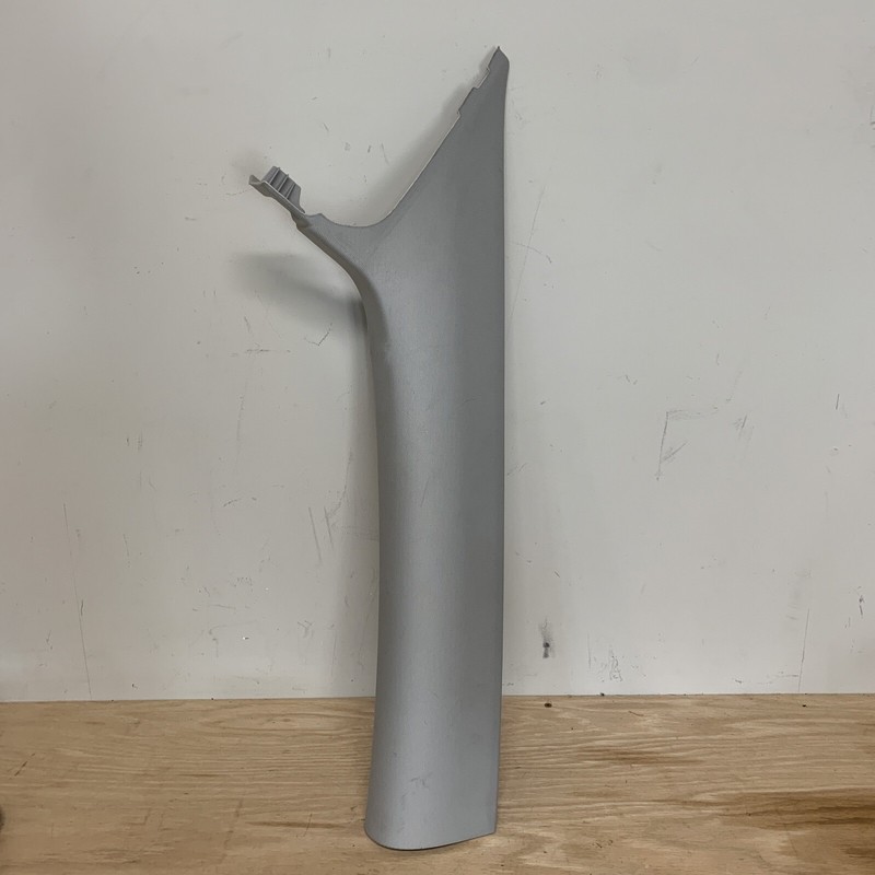 20-22 TESLA MODEL Y WINDSHIELD RIGHT SIDE A PILLAR TRIM COVER PANEL 1185 U22