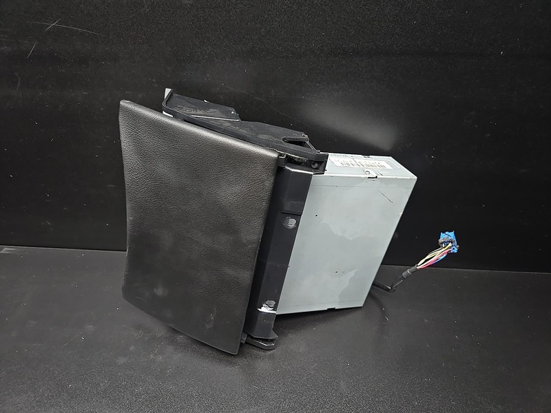 03-12 Maserati Quattroporte Audio Player 5 Disc CD Changer Receiver Head 021538