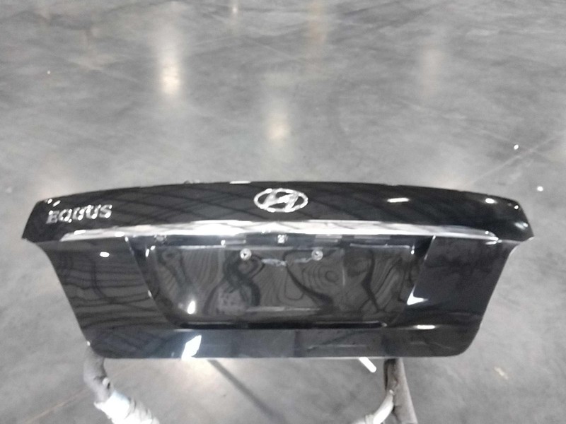2016 Hyundai Equus OEM Black Deck Lid Trunk Lid Used 145k Miles