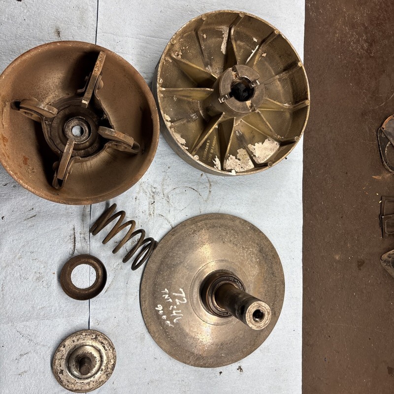 1972 Ski-doo TNT 340 F/C Type 343 motor primary drive clutch