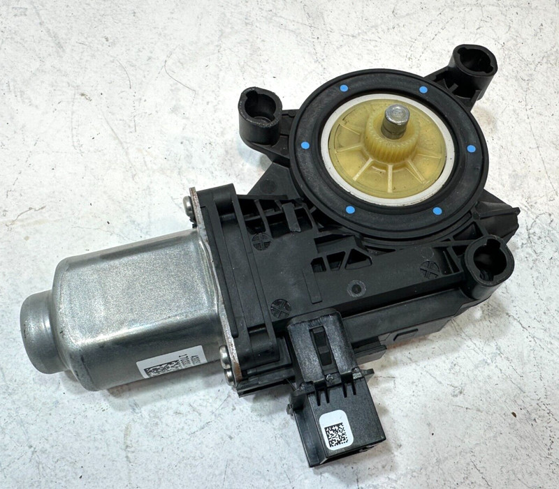 2012 - 2018 VOLKSWAGEN PASSAT SE REAR RIGHT DOOR WINDOW GLASS MOTOR OEM
