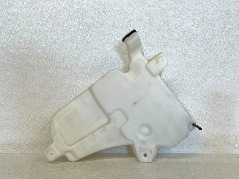 ⭐2019-2025 GMC SIERRA 2500 HD FRONT WINDSHIELD WASHER RESERVOIR TANK OEM LOT2680