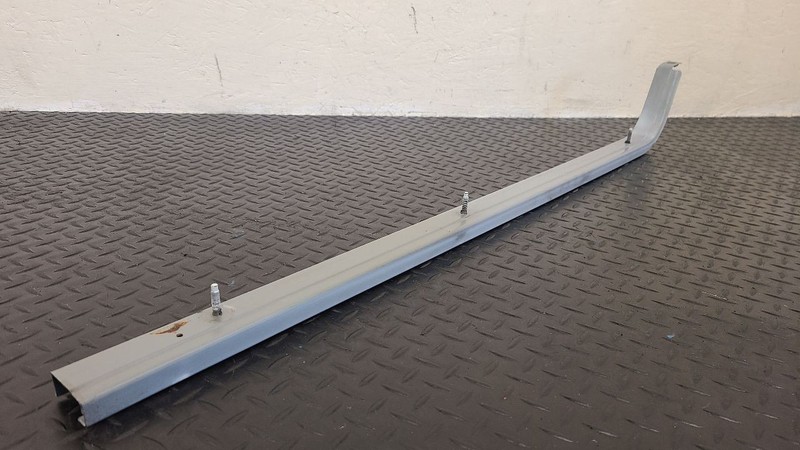 97-05 Chevrolet Astro Van Sliding Door Center Track OEM 15155603