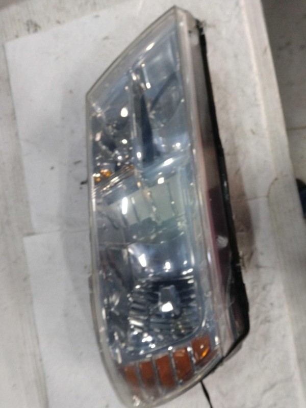 2017 Dodge Journey Right Headlight Assembly Red OEM 527445 - 122K Miles