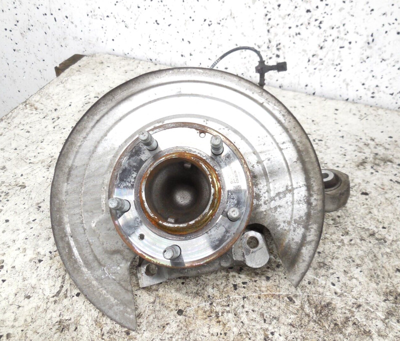 2017-2019 Buick Lacrosse Rear Spindle Knuckle Hub Passenger Right RH OEM