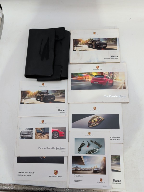 2017 PORSCHE MACAN OWNERS MANUAL Quick Start Guide W/ Case Free Shipping