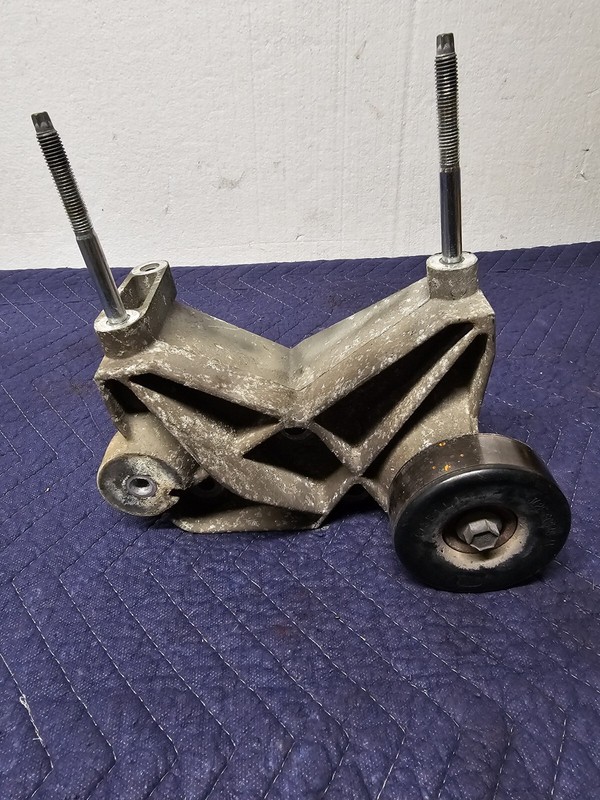 USED 2005 FORD MUSTANG 4.0LENGINE BRACKET