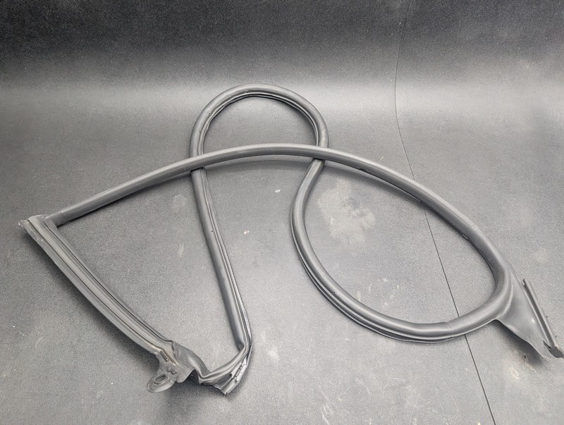 Front Right Door Weatherstrip 2019 Audi A7 4K8831708E 2020 2021 2022 2023 2024