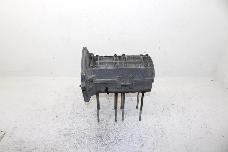 1991 Yamaha Exciter Ii 570 Liquid Oem Crankcase W/Studs 84N-15100-02-00 SY24