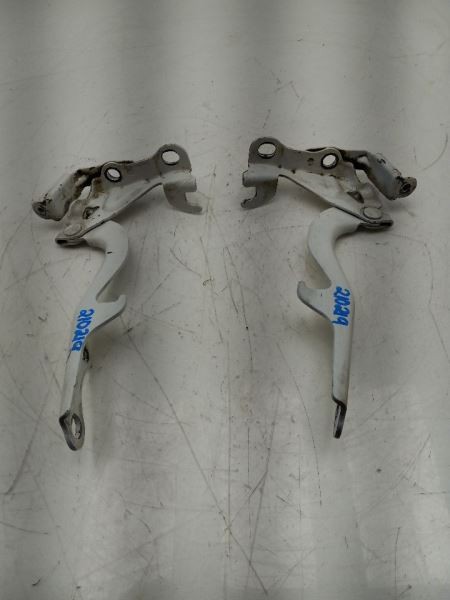 02 TOYOTA SIENNA HOOD HINGE PAIR WHT-040