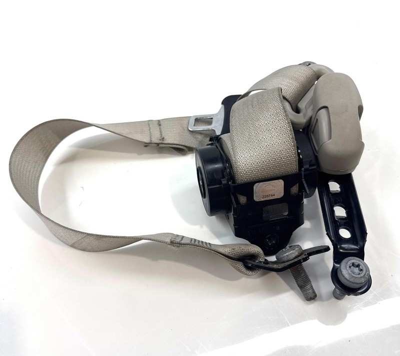 2020-2024 Chrysler Pacifica LH Driver 2nd Row Seat Belt W/ Hardware 6EB011D2AC