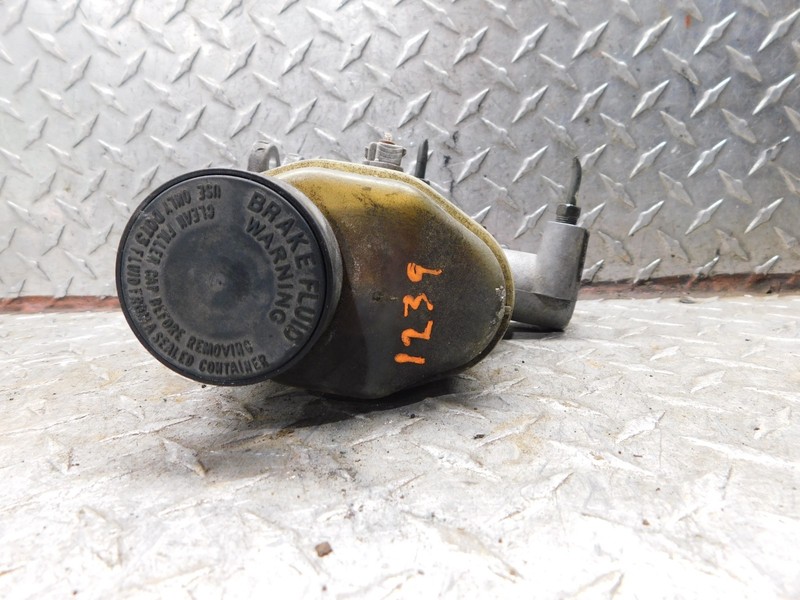 95 96 97 98 99 00 TOYOTA TACOMA BRAKE MASTER CYLINER W/O ABS