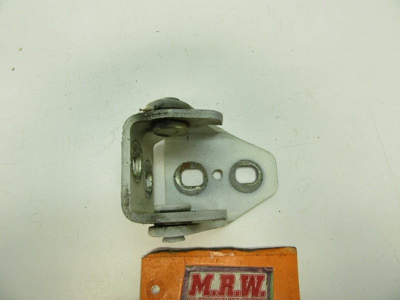 92-02 ELDORADO RIGHT PASSENGER DOOR HINGE UPPER TOP SUPPORT MOUNT BRACKET RH