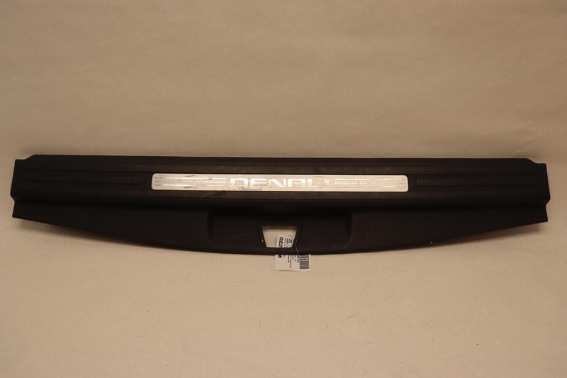 2007-2014 GMC YUKON DENALI TAILGATE TRUNK LATCH SILL PANEL COVER TRIM OEM