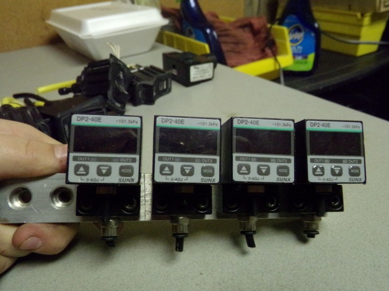 SunX DP2-40E 4-Piece Digital Pressure Sensor Assembly On Bracket *FREE SHIPPING*
