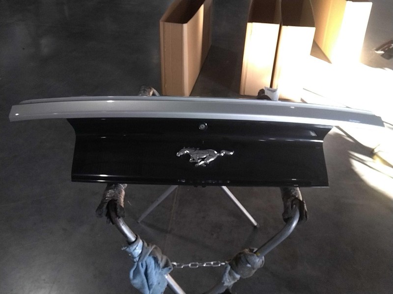 2016 Ford Mustang Deck Lid Silver OEM FR3Z6340110A Deep Scratch 2DR CPE