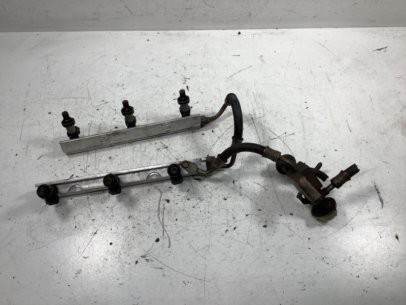 03. 04. Pilot Fuel Rails with Injectors OEM