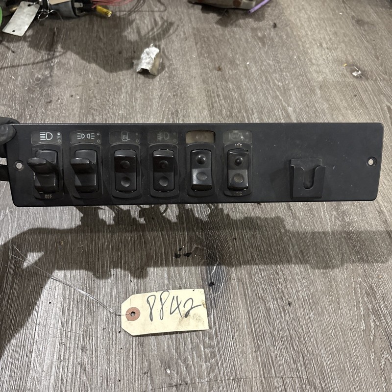 KENWORTH T2000 SWITCH PANEL S64-1004-6