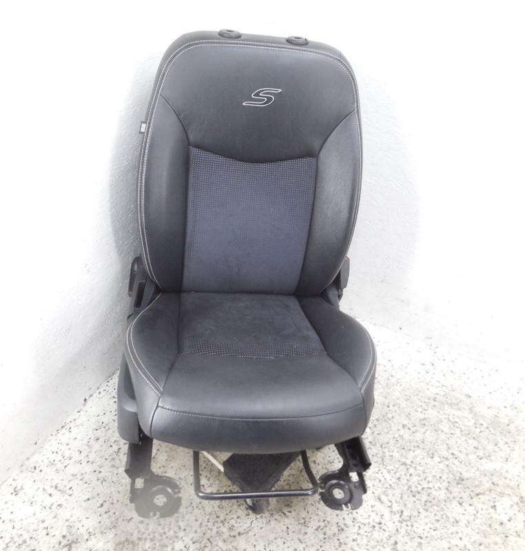 2011-2014 Chrysler 200 S Sedan Front Seat Passenger Right Manual W/O Fold OEM