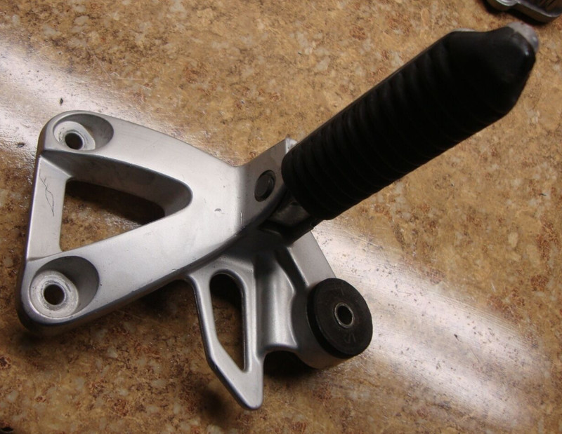 2001 Suzuki Katana GSX600F GSX 600 F GSX600 Right Rear Foot Peg Rest Pedal Back