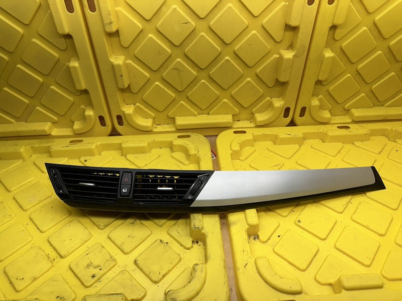 2012-2015 BMW X1 E84 FRONT DASH CENTER AIR VENT GRILLE W/ MOLDING TRIM OEM