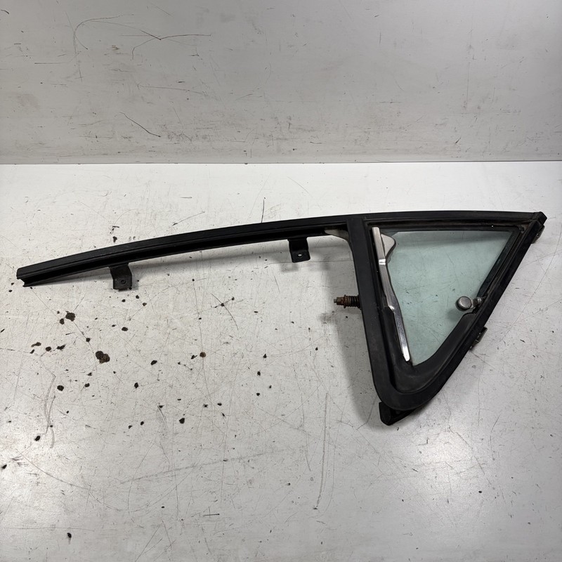 88-93 Isuzu Amigo Rodeo Right Front Door Quarter Vent Window Glass OEM