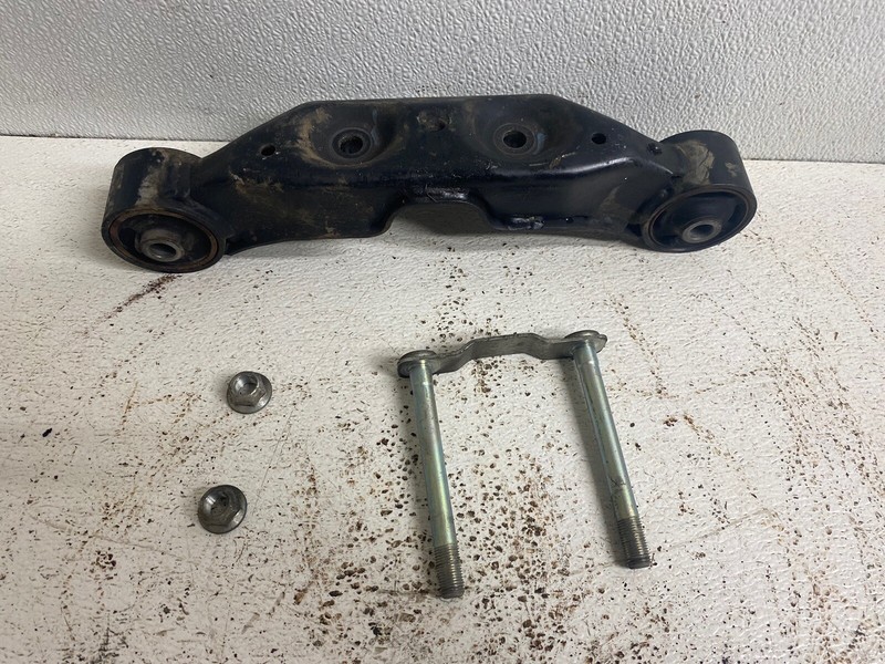 2010-2014 Subaru Legacy Rear Differential Mount Bracket Carrier Diff Oem