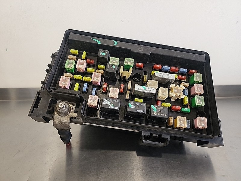 2009 Dodge Ram 1500 TIPM Multifunction Power Module Fuse Box 04692123AF OEM AT