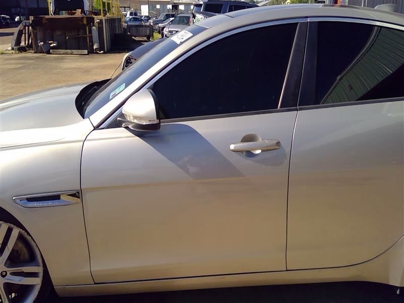 Driver Front Door Chrome With Black Accent Trim Fits 17-19 XE 569610