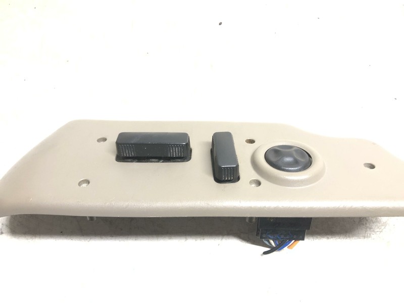 03-06 Chevrolet Suburban Passenger Seat Switch Assembly Beige
