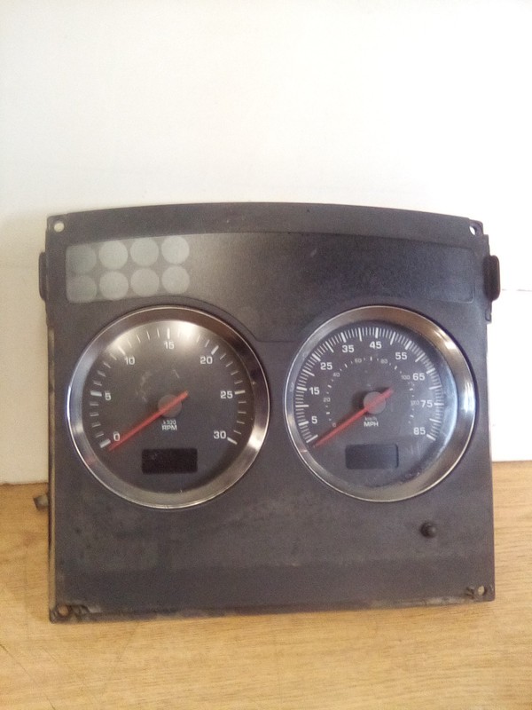 Kenworth T800 Q43-1095-1-100 Speedometer Instrument Cluster