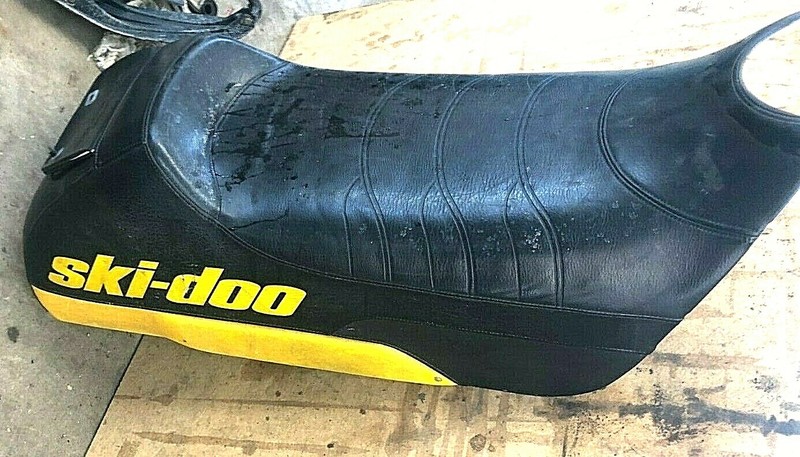Ski-doo Formula Z MXZ 500 600 700 Seat 572107600 1999+