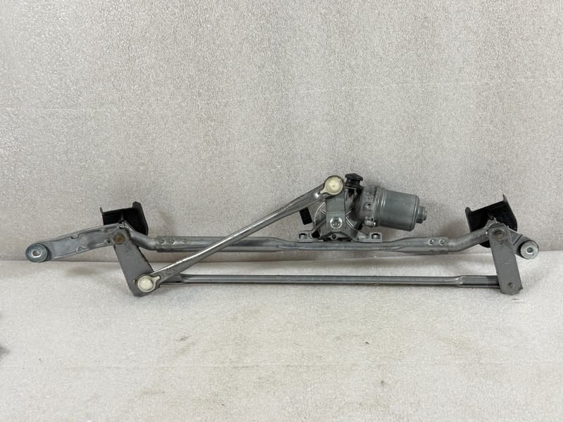 2017-2020 Toyota 86 Windshield Wiper Motor & Link Assembly SU00305710 OEM