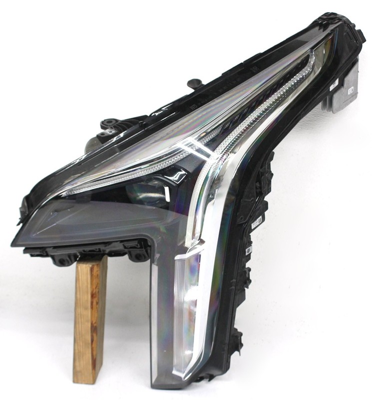 OEM Left Driver Side LED Headlamp For 2019-23 Cadillac XT4 84761680, Water Spots