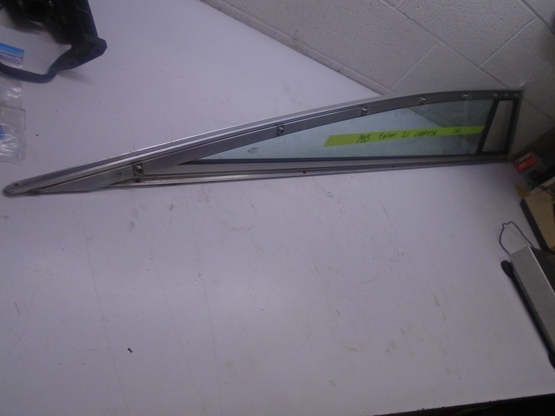 Z7 1985 Four WinnsLiberator 211 Boat Windshield Wing Window STB Right