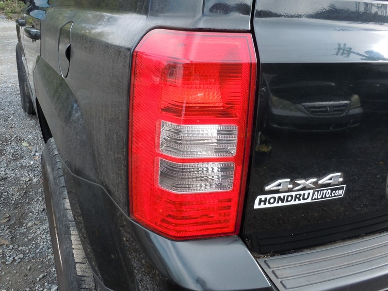 2008-2017 Jeep Patriot Tail Light Lamp Driver Left LH OEM