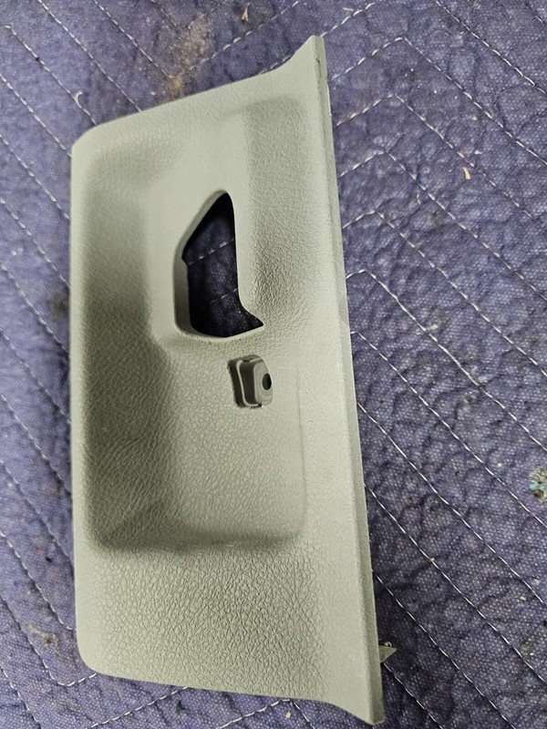 FORD OEM 09-14 E-350 Super Duty Front Door-Handle Bezel Right 9C2Z1522634AA