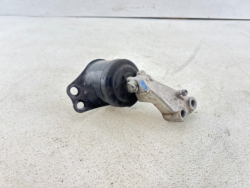 16-20 ACURA TLX A-SPEC GAS ENGINE MOTOR RIGHT SIDE MOUNT SUPPORT BRACKET OEM