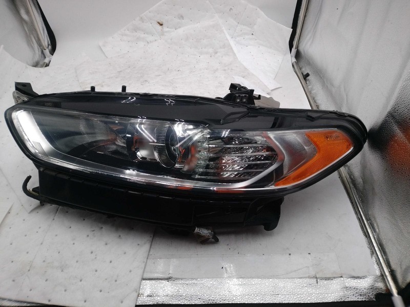 2016 Ford Fusion Left Headlight Assembly White OEM 194784 89K Miles