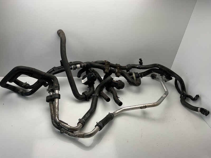 2014-2018 VOLKSWAGEN TOUAREGBACK OF THE ENGINE WATER COOLANT HOSE OEM