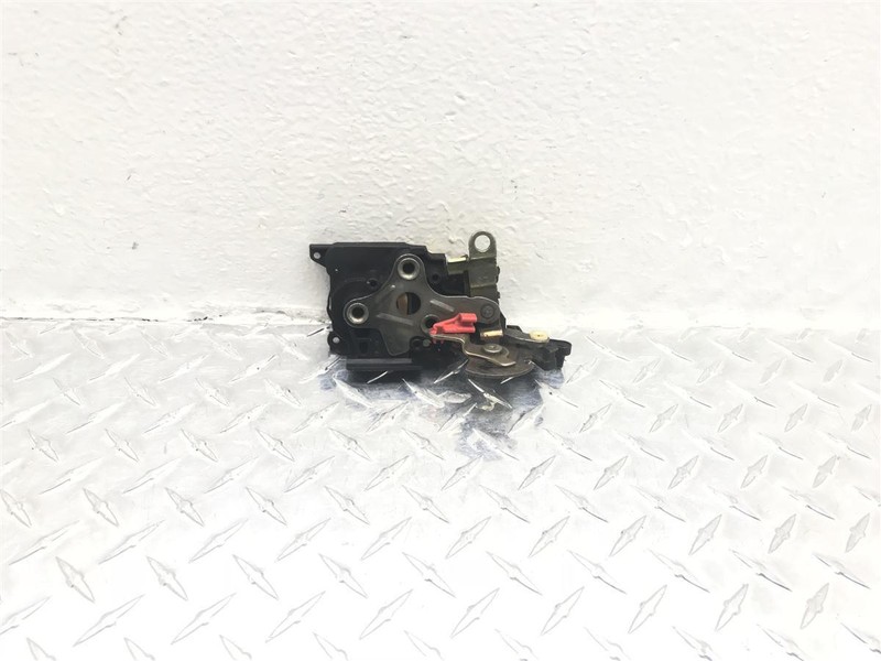 2000 CHEVY BLAZER SUV DRIVER REAR MANUAL DOOR LOCK ACTUATOR OEM 16637779