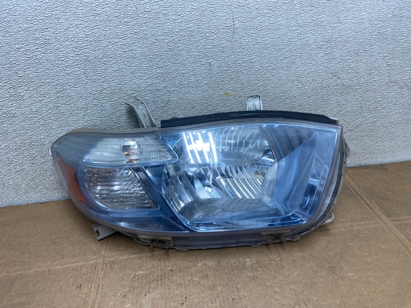 2008-2010 Toyota Highlander Hybrid Right Passenger Blue Headlight Y5636 DG